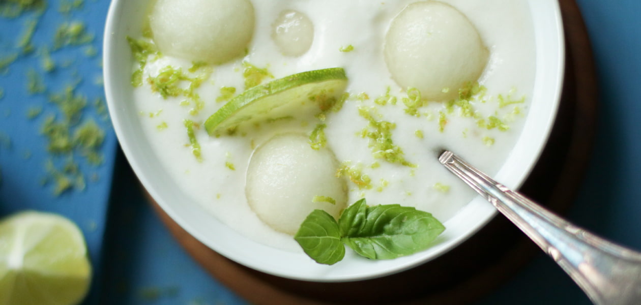 Kalte Kokos-Melonensuppe mit Limette