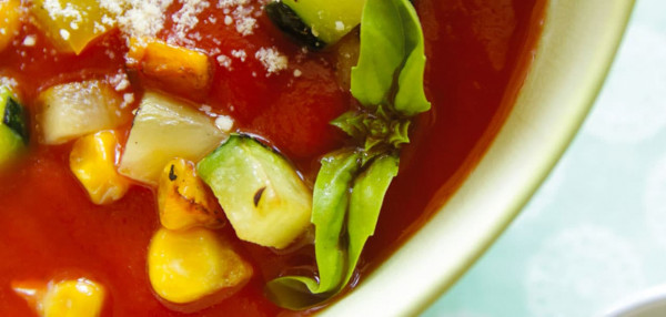 TOMATENSUPPE MIT GEBRATENEM GEMÜSE